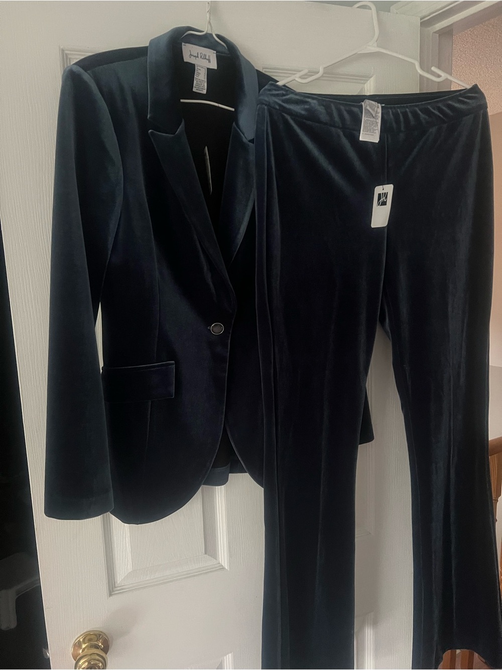 Suits - Picture 6 of 7
